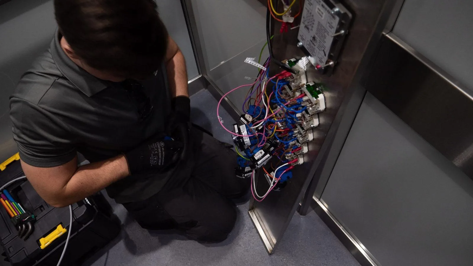 P1318262 Lift Repair and Maintenace - Lift and Escalator Repair and Maintenance London UK